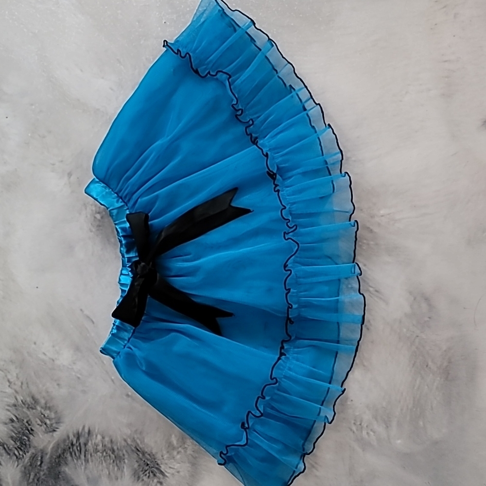 Reflection  bow toe skirt size 6